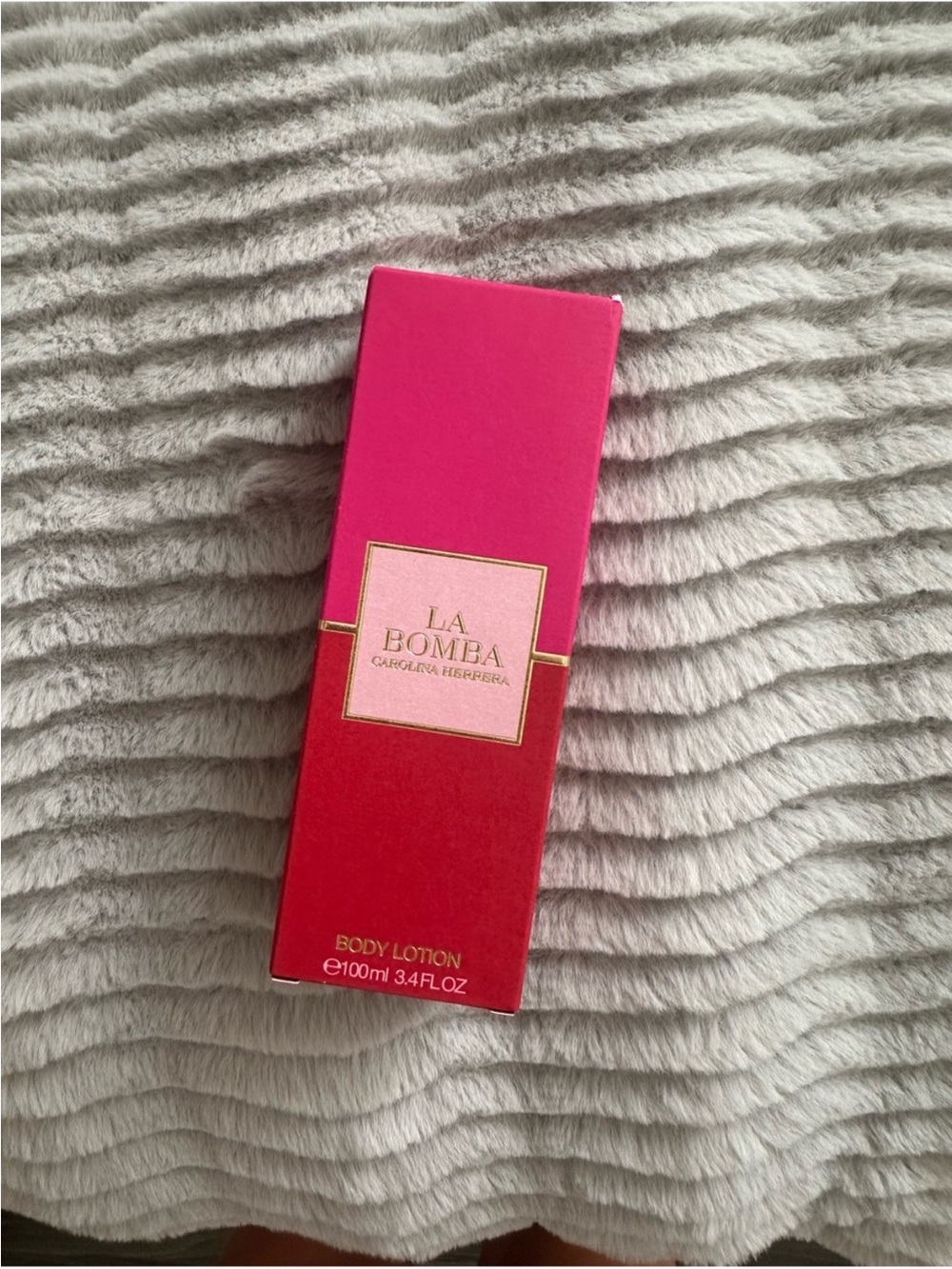 Carolina Herrera La Bomba Pink Tube & Box Set - Picture 2 of 4